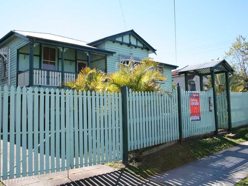 102 Blackstone Road, Silkstone QLD 4304