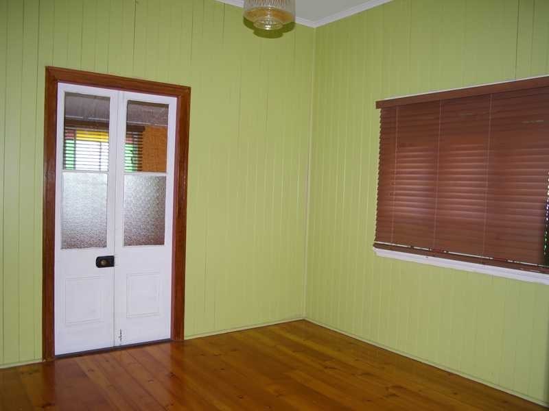 102 Blackstone Road, Silkstone QLD 4304