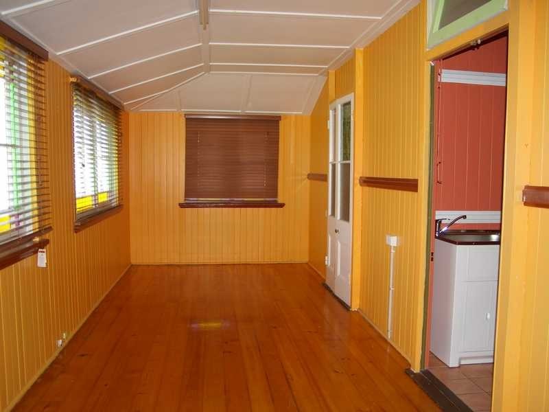 102 Blackstone Road, Silkstone QLD 4304