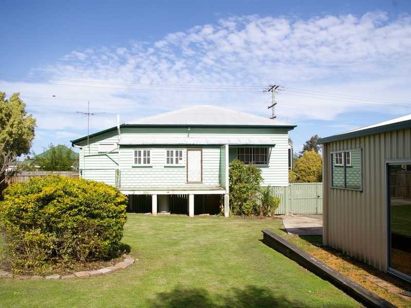 102 Blackstone Road, Silkstone QLD 4304