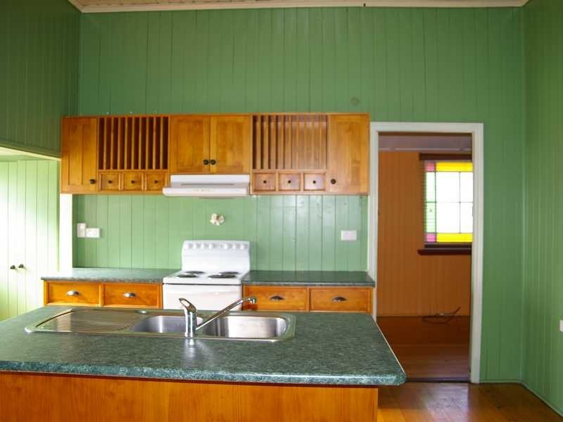 102 Blackstone Road, Silkstone QLD 4304
