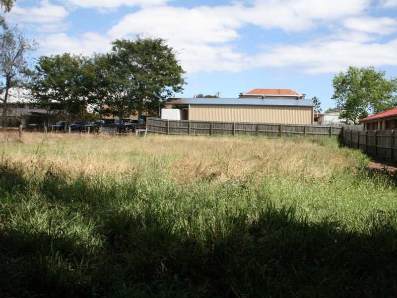 42 Bergin Street, Booval QLD 4304