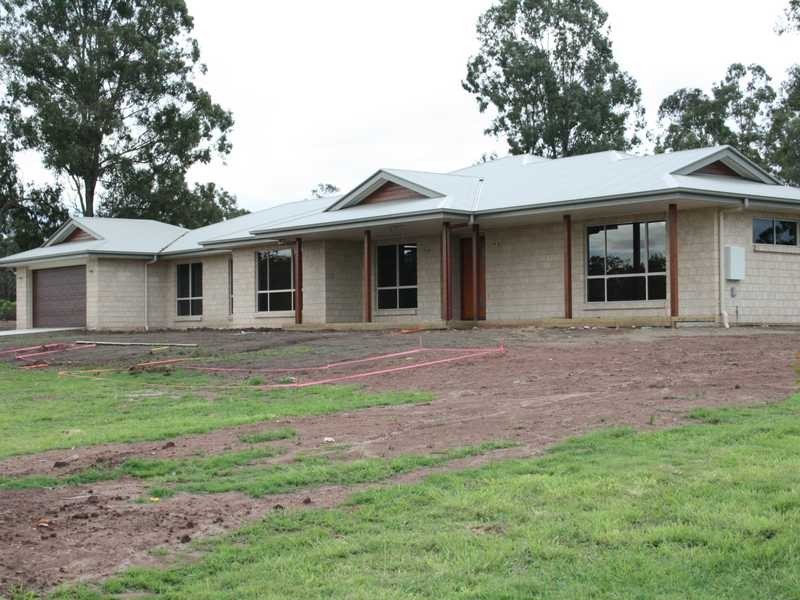 1 Chestnut Drive, Pine Mountain QLD 4306