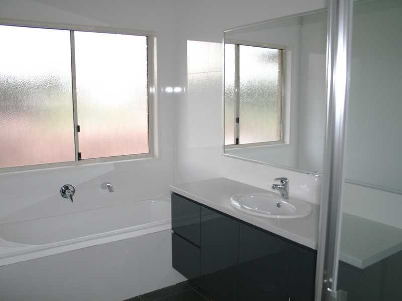 1 Chestnut Drive, Pine Mountain QLD 4306