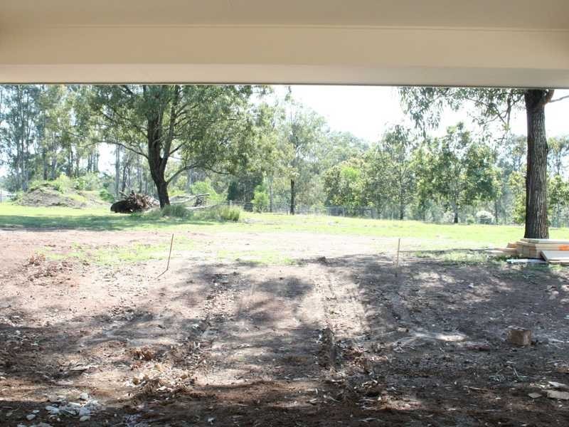 1 Chestnut Drive, Pine Mountain QLD 4306