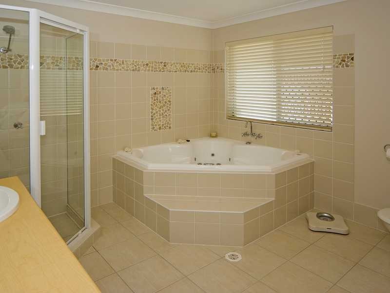 Flinders View QLD 4305