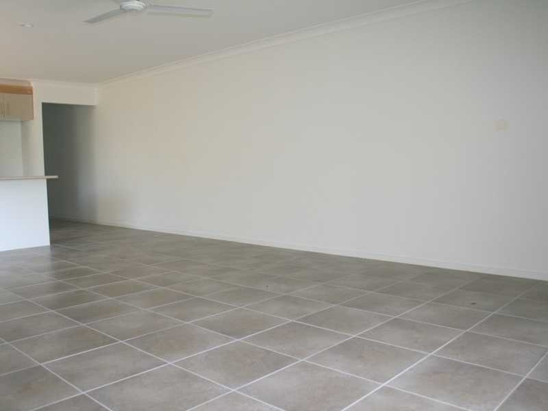 Unit/1 & 2 / 39 Creek Street, Bundamba QLD 4304