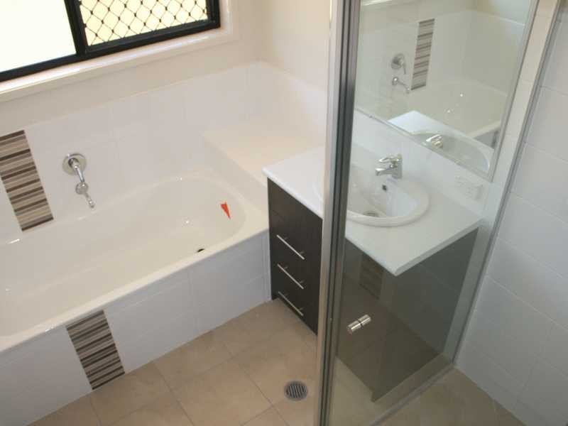 Unit/1 & 2 / 39 Creek Street, Bundamba QLD 4304