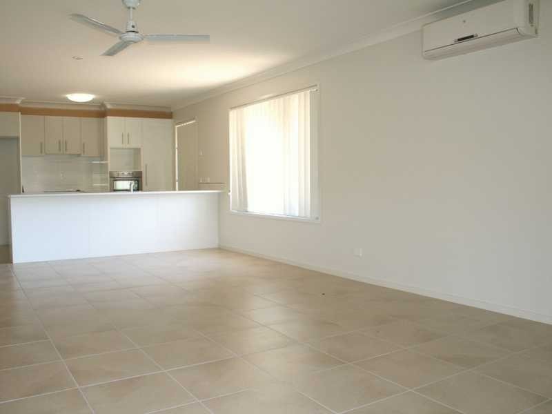 Unit/1 & 2 / 39 Creek Street, Bundamba QLD 4304
