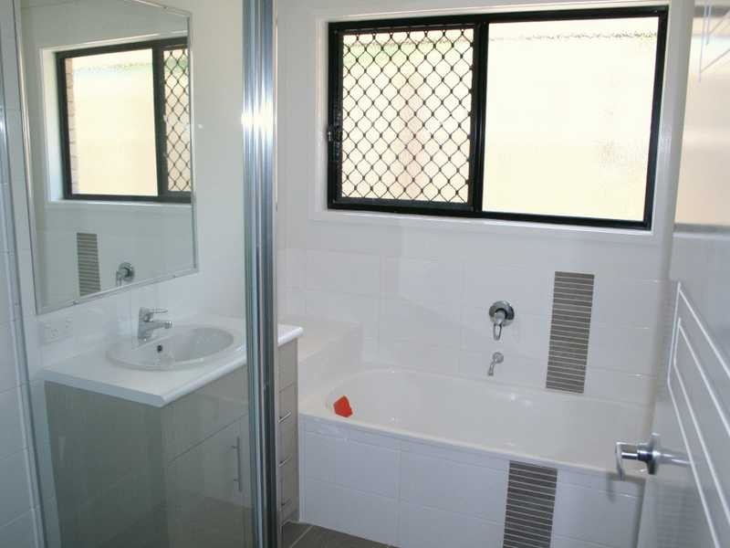 Unit/1 & 2 / 39 Creek Street, Bundamba QLD 4304