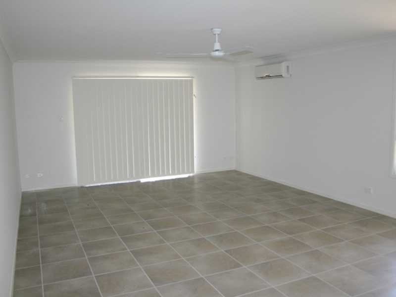Unit/1 & 2 / 39 Creek Street, Bundamba QLD 4304