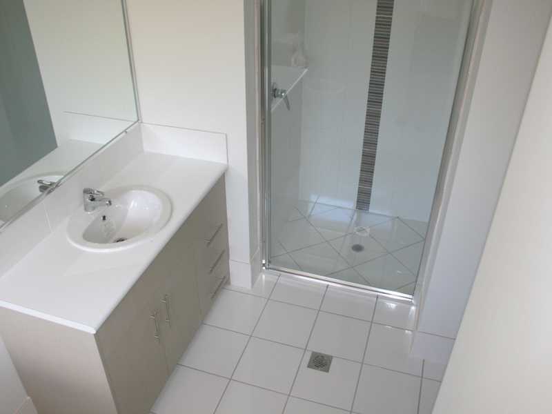 Unit/1 & 2 / 39 Creek Street, Bundamba QLD 4304