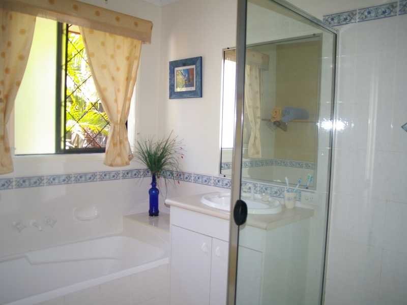 14 Calverton Court, Brassall QLD 4305