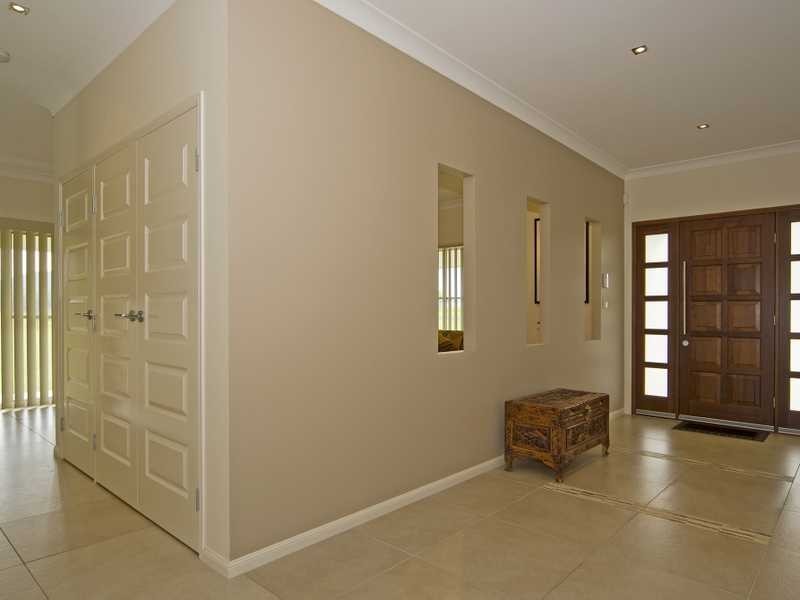 Peak Crossing QLD 4306