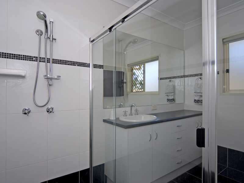 Flinders View QLD 4305