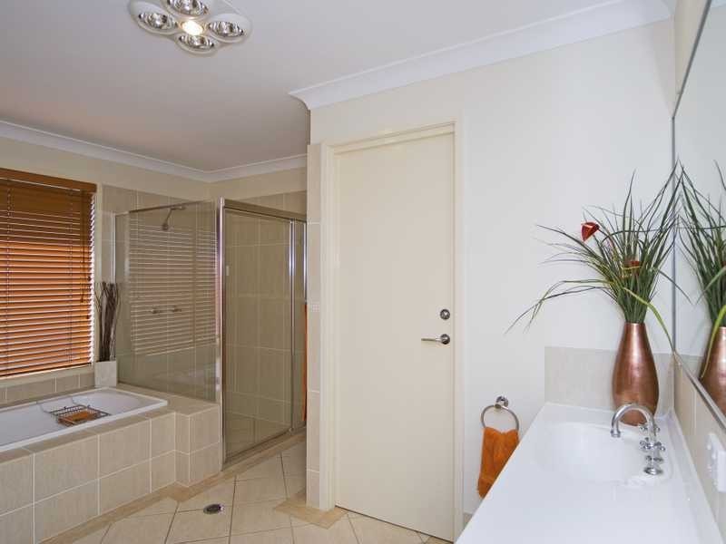 Flinders View QLD 4305