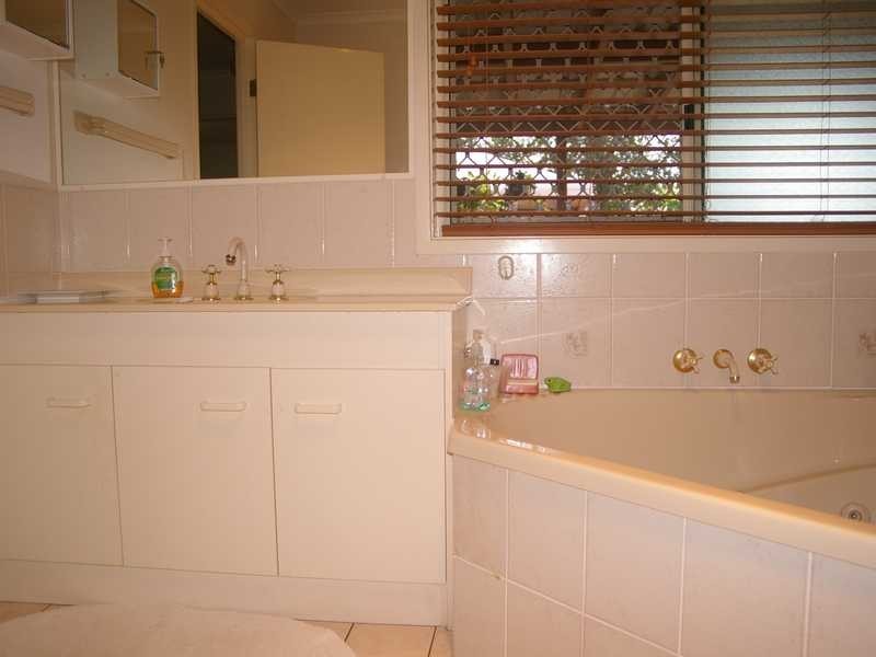 Flinders View QLD 4305