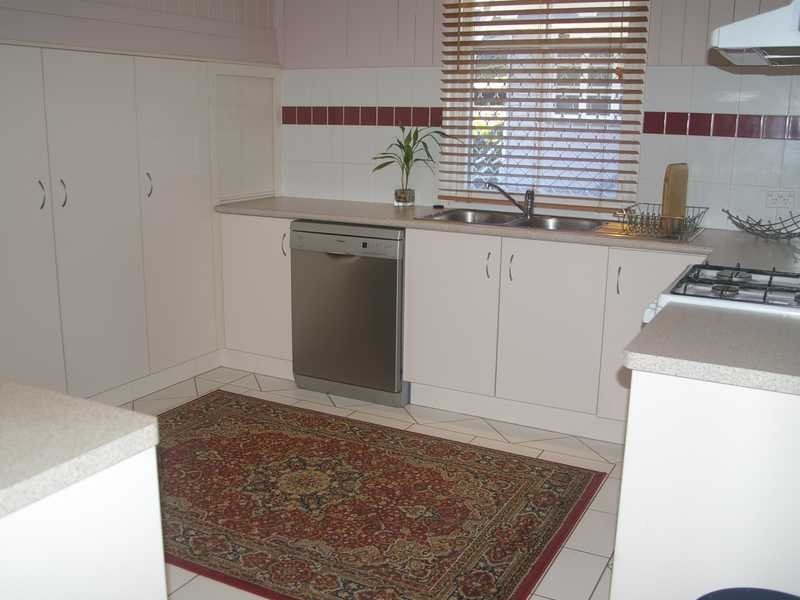 9 Foote Street, Newtown QLD 4305