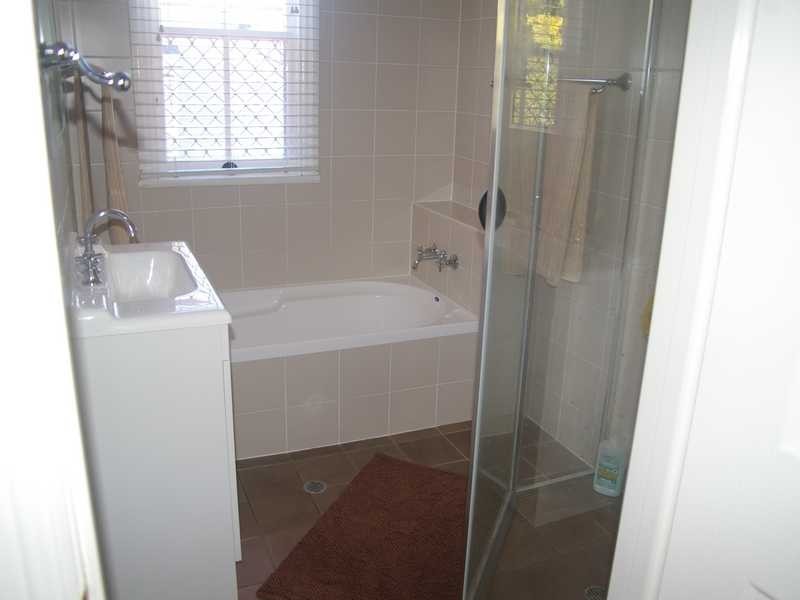 9 Foote Street, Newtown QLD 4305