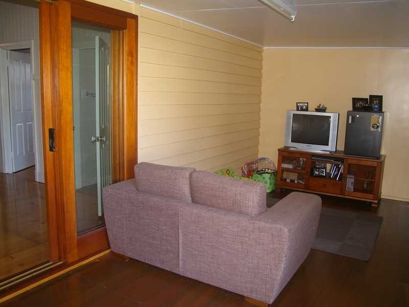 9 Foote Street, Newtown QLD 4305