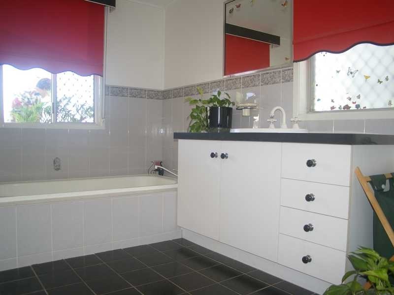 112 Glebe Road, Booval QLD 4304