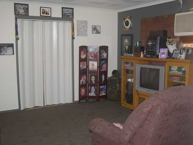 8 Battersby Street, One Mile QLD 4305