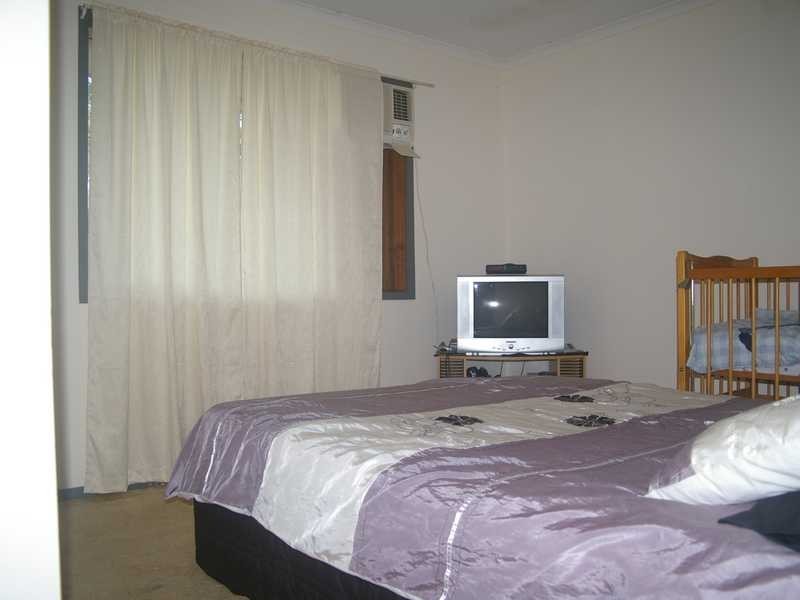 8 Battersby Street, One Mile QLD 4305