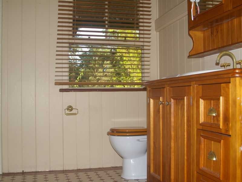 24 Brisbane Road, Dinmore QLD 4303