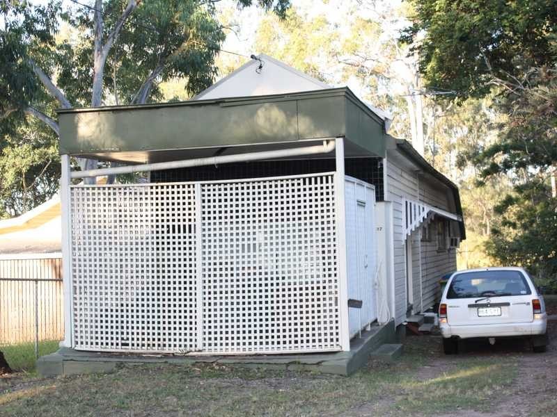 17 Station Road, Riverview QLD 4303
