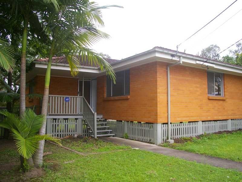 15 Brian Street, Riverview QLD 4303