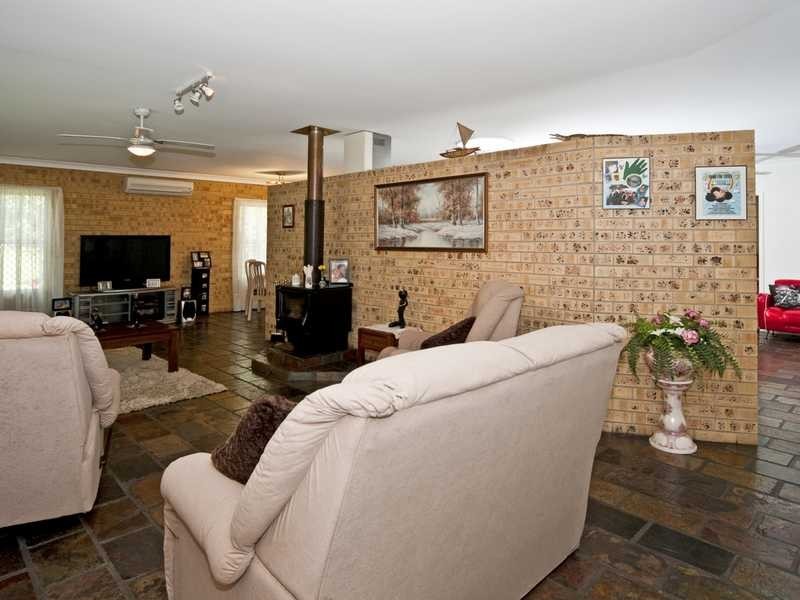Unit 2/22 Bognuda Street, Bundamba QLD 4304