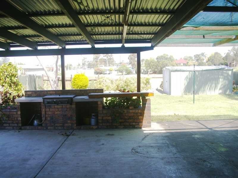 6 Madden Street, Silkstone QLD 4304