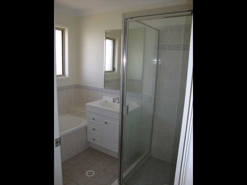 8 Glengarry Lane, Raceview QLD 4305