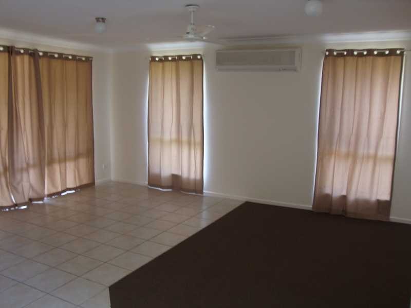 8 Glengarry Lane, Raceview QLD 4305