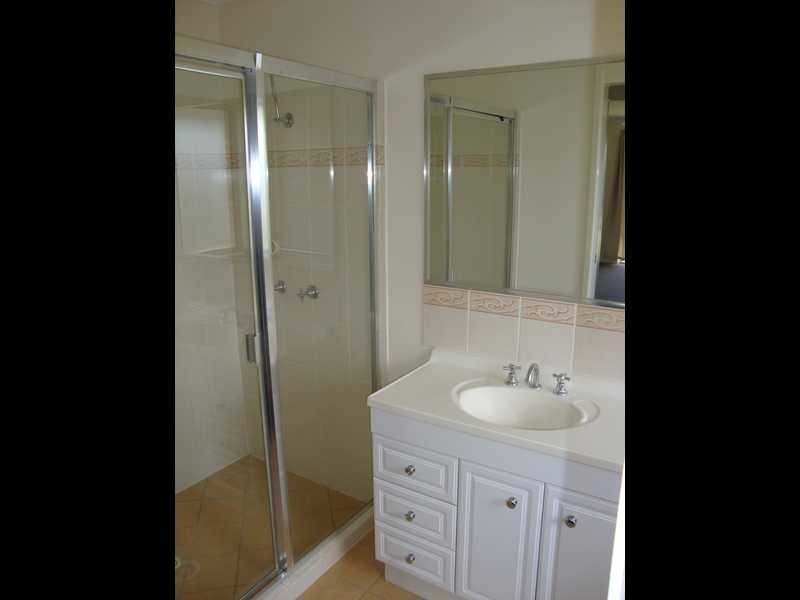 8 Glengarry Lane, Raceview QLD 4305
