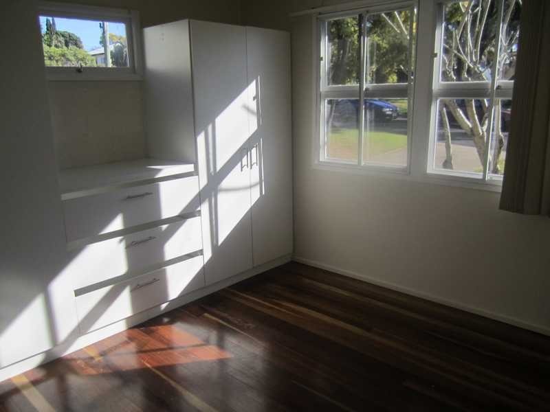 25 Trumpy Street, Silkstone QLD 4304