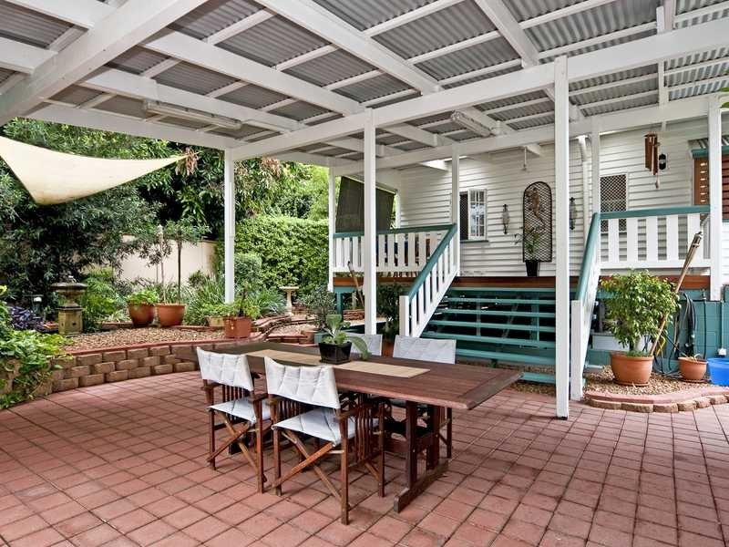 1 Bird Street, Bundamba QLD 4304