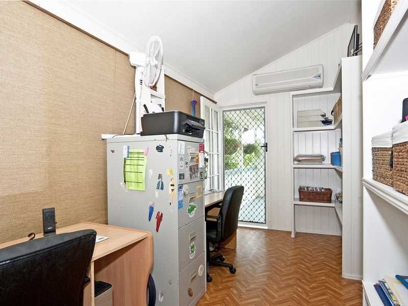 1 Bird Street, Bundamba QLD 4304