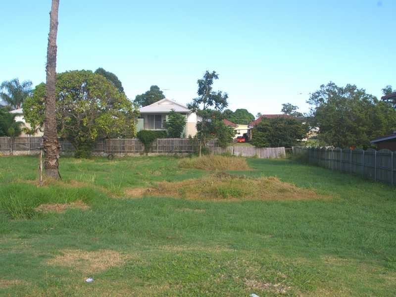 5 Green Street, Booval QLD 4304