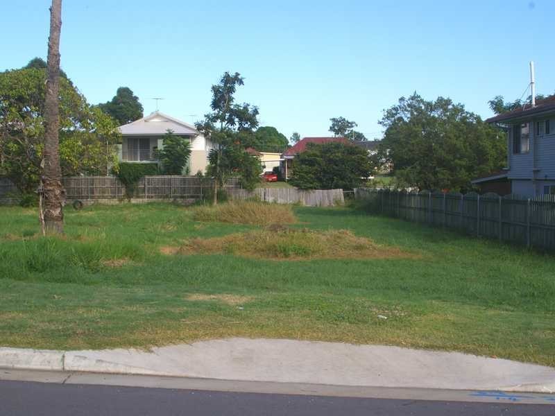 5 Green Street, Booval QLD 4304