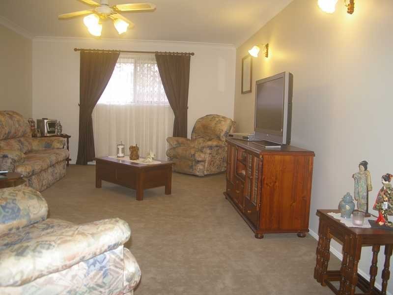 2 Amor Court, Yamanto QLD 4305