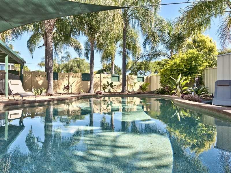 1 Creston Street, Raceview QLD 4305