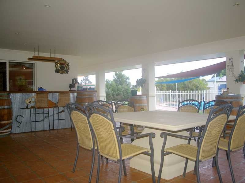 15 Alexandra Close, Flinders View QLD 4305