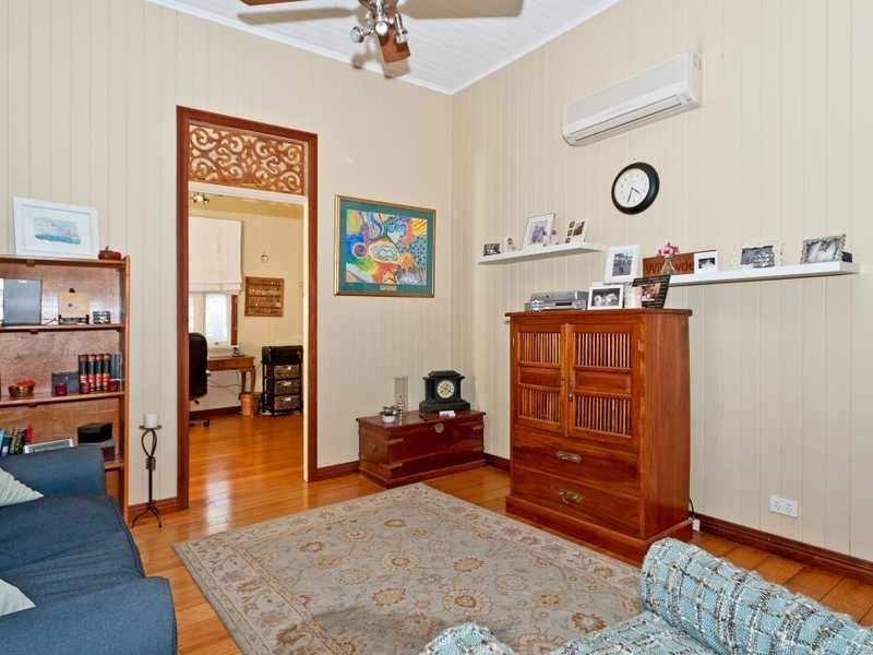 25 North Station Road, North Booval QLD 4304