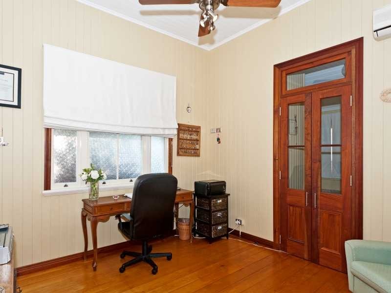 25 North Station Road, North Booval QLD 4304