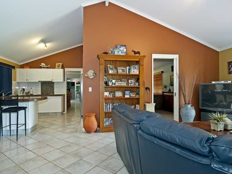 27 Bass Street Barellan Point, Karalee QLD 4306