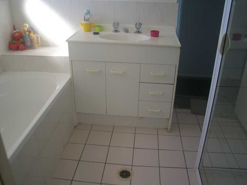 16 Dellvene Crescent, Rosewood QLD 4340