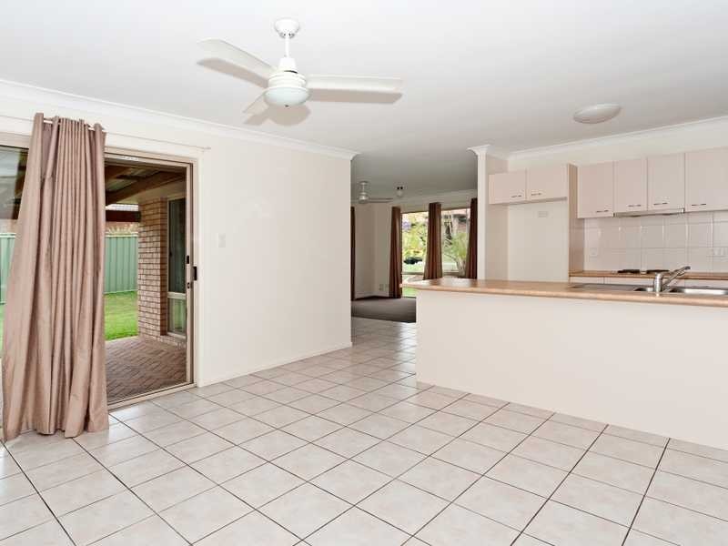 8 Glengarry Lane, Raceview QLD 4305