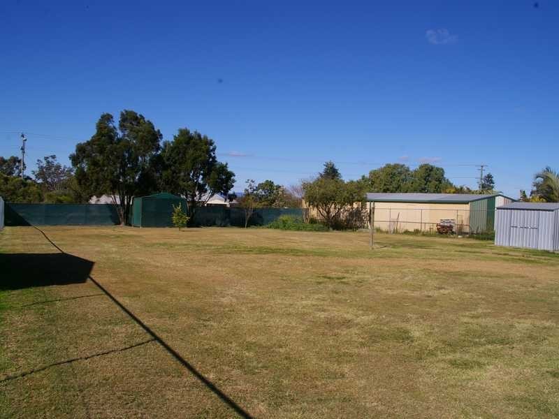 5 Poincianna Court, Walloon QLD 4306