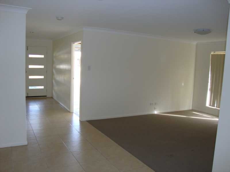 10 Armani Avenue, Wulkuraka QLD 4305